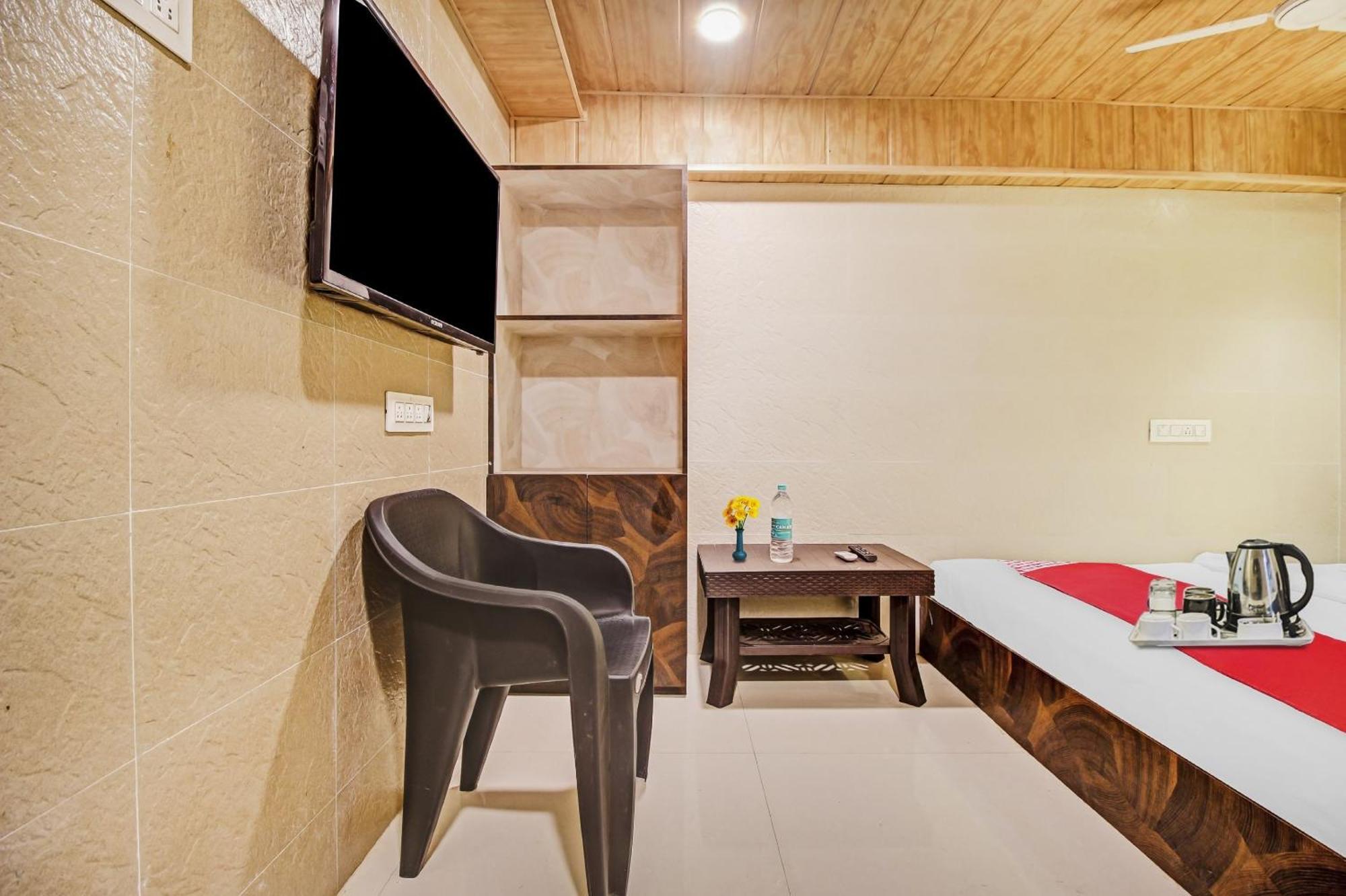 Hotel Ambedkar Kalyan Exterior photo