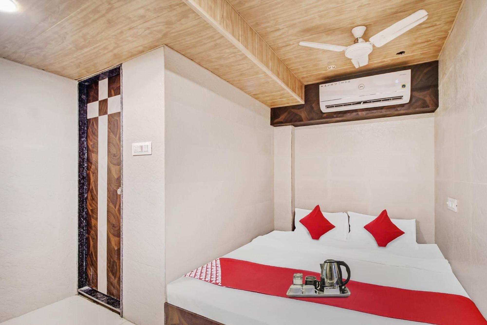 Hotel Ambedkar Kalyan Exterior photo