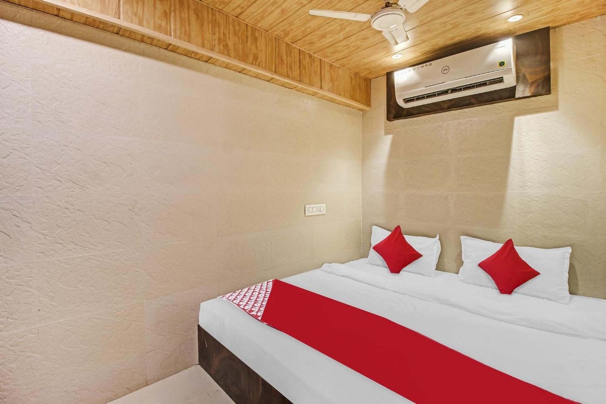 Hotel Ambedkar Kalyan Exterior photo